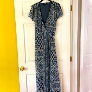 VICI - Gorgeous print of blue and cream wrap dress made by Aakaa